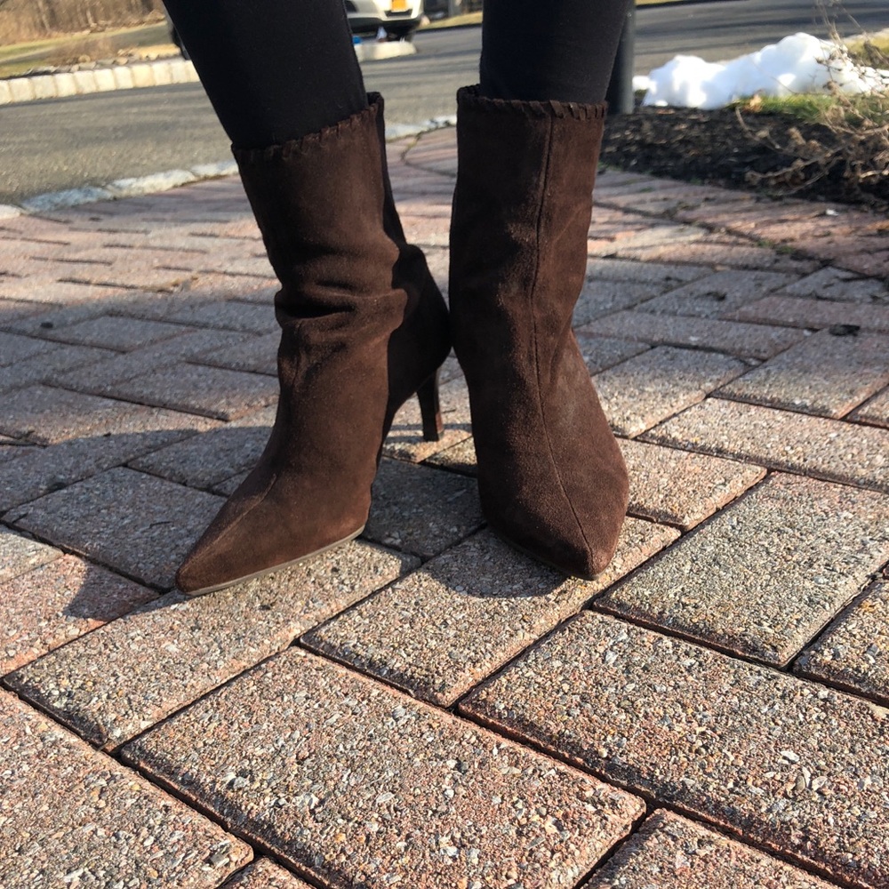 Like new brown Heeled suede boots